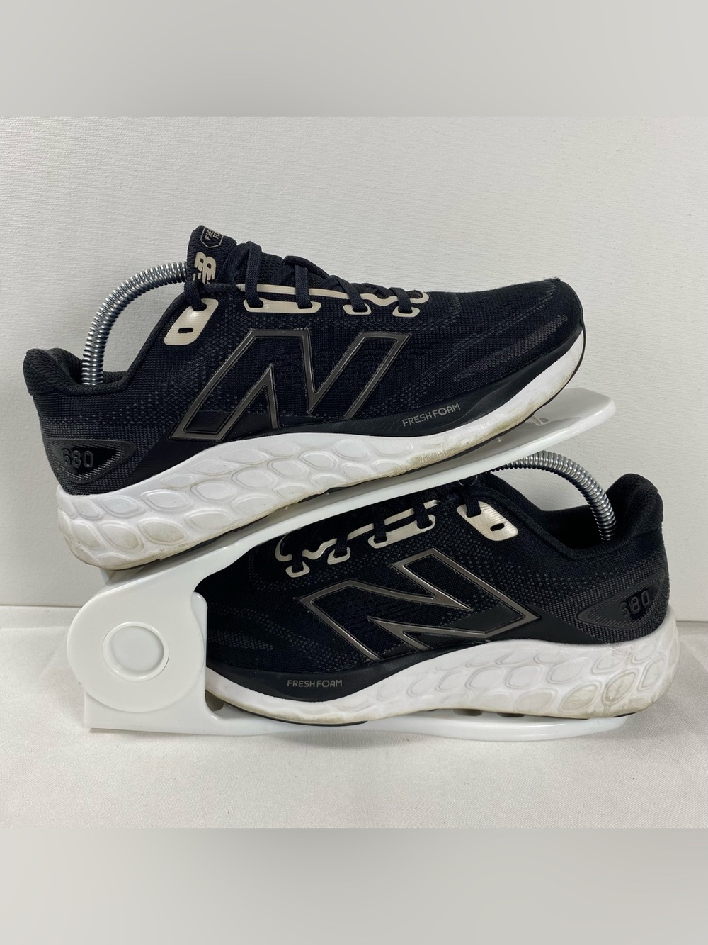 New Balance Fresh Foam 680 v8 Women 6 Black White Running Shoes W680LK8